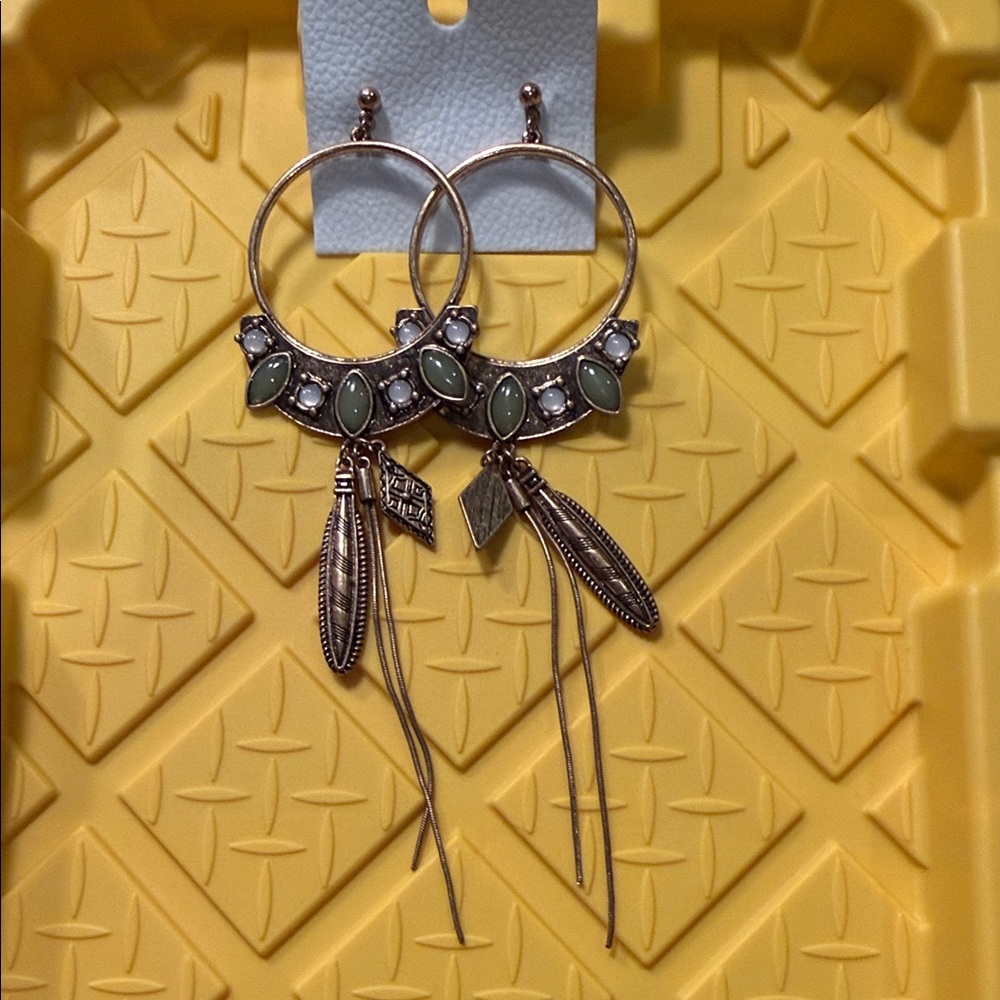 NWT FP Winona Elegant Gold and Green Hoop Earrings - Picture 7 of 13